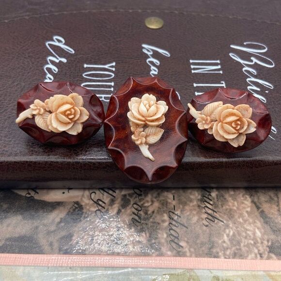 Vintage 1940's Rose Wood Brooch And Earrings Rare Find - Picture 1 of 7